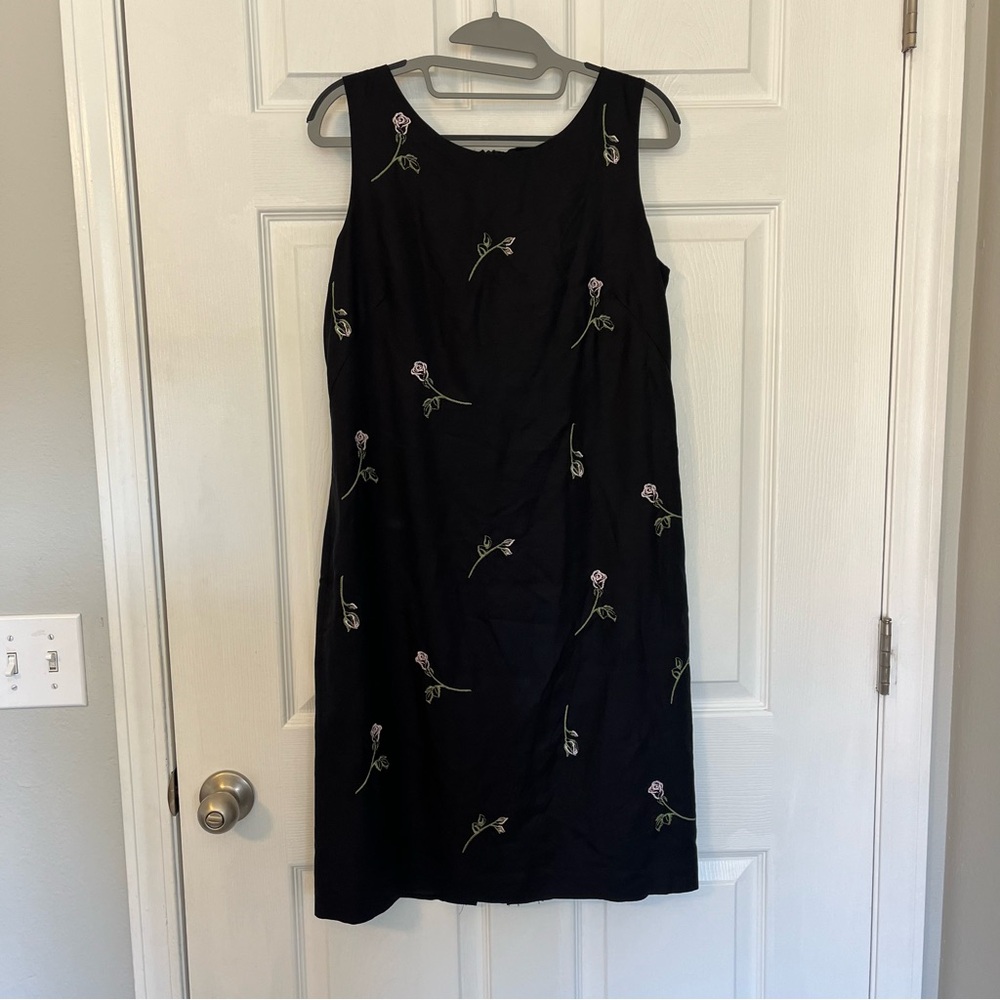 Vintage Casual Corner Black Sleeveless Floral Embroidered Dress (8)